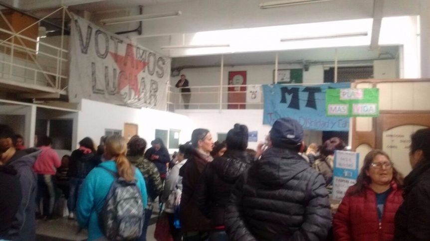 Ante la falta de respuestas, organizaciones pasarán la noche en Desarrollo Social
