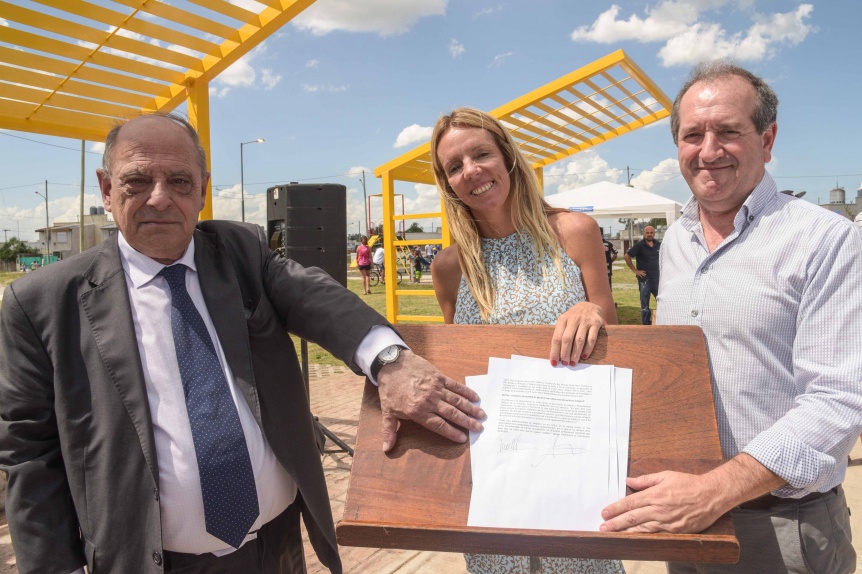 Villa Evita: el Intendente firmó un importante convenio para su urbanización