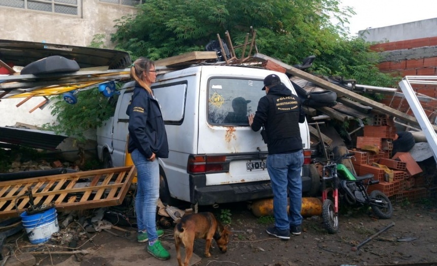 Cae ladrón de autos que usaba un inhibidor de frecuencias para que no suenen las alarmas
