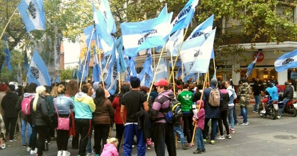 Ante la falta de apoyo del municipio, piden bolsones de comida a supermercados y a un bingo
