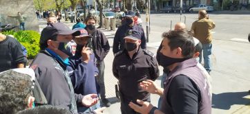 Tensión con Inspección General en una nueva jornada de protesta de los choripaneros