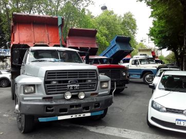 Guernica: toma de la sede del Instituto de la Vivienda y corte frente a la Municipalidad