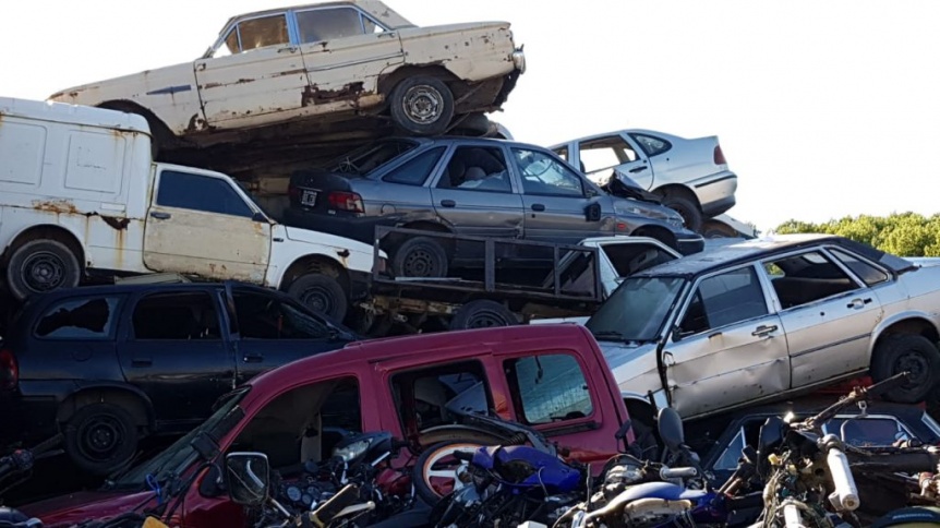 Los predios municipales de transito están colapsados de motos y autos, el ejecutivo impulsa un proyecto para compactarlos