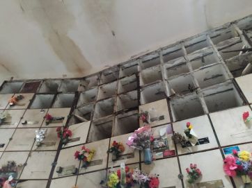 Lamentable estado edilicio del Cementerio Parque
