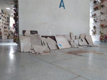 Lamentable estado edilicio del Cementerio Parque