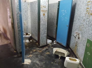 Lamentable estado edilicio del Cementerio Parque
