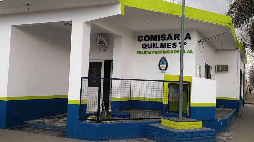 Su alumno no se conectaba a clases, fue a su casa y rescató a la mamá apuñalada por su marido