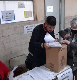 Con un intenso movimiento y perlitas varias, se desarrollan las elecciones del PJ