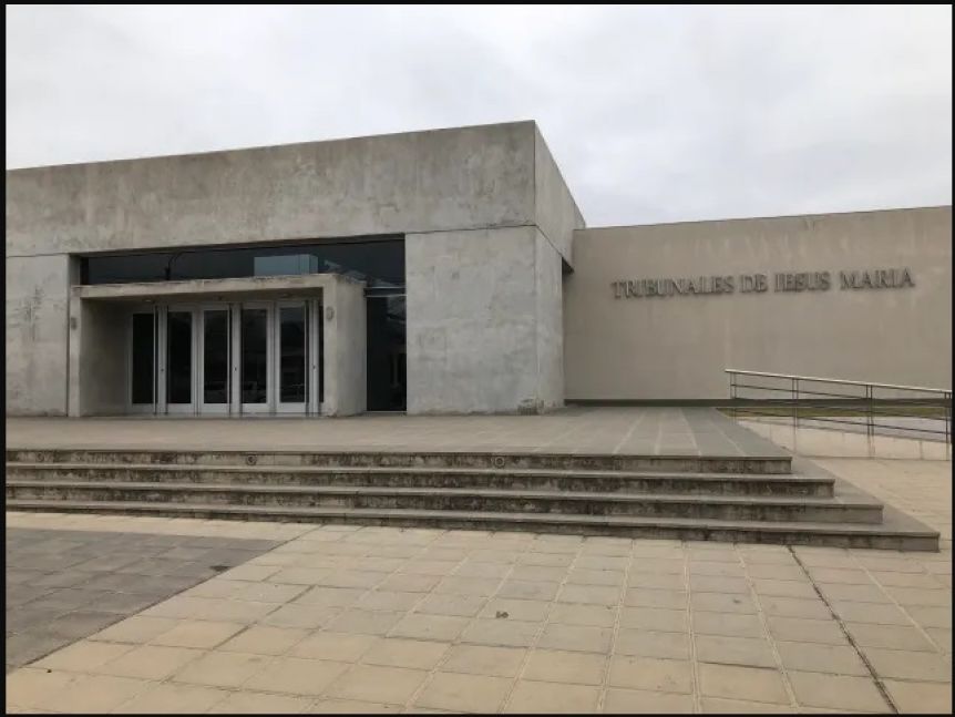 Condenaron a un hombre que consentía el abuso de su hija a cambio de mercadería