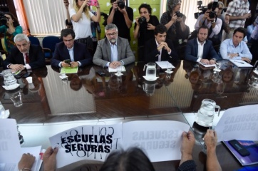 Vidal ofreció a docentes sumar 2% al incremento ya dado y un bono de $7.000: gremios lo rechazaron
