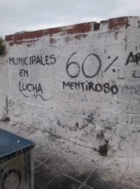Pintadas contra Arroyo inundaron la ciudad en la primera jornada con la vuelta de las medidas de fuerza