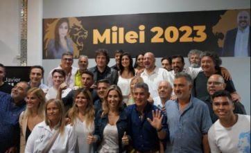 Milei recorrió la peatonal marplatense y mantuvo reuniones con dirigentes de la 5ta