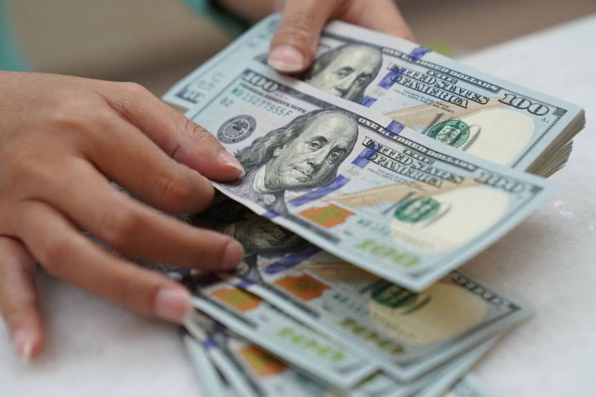 El dólar blue sigue en ascenso y se acerca a la barrera de los 500