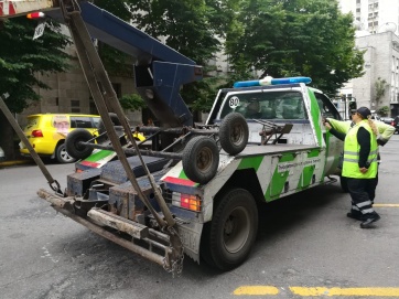 El “Olmedomóvil” otra vez frente a la Municipalidad, en infracción pero con impunidad