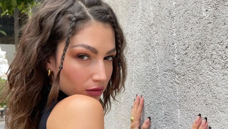 Úrsula Corberó infartante en una playa nudista de España