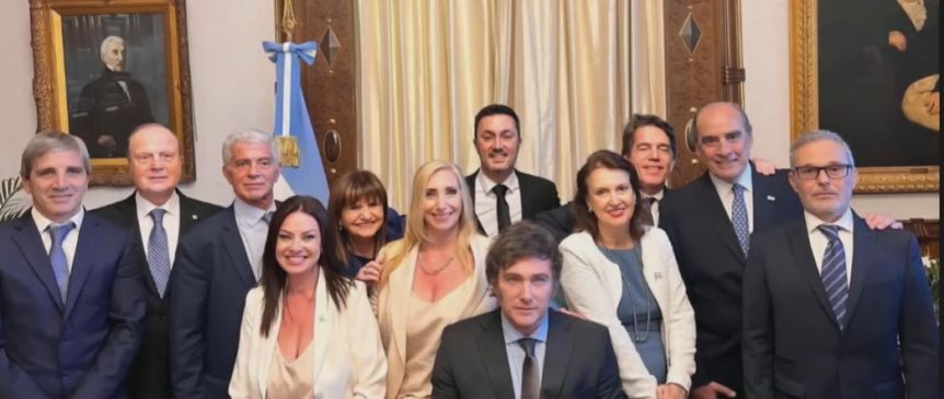 En una ceremonia a puertas cerradas, sin prensa, Javier Milei le tomó juramento a su Gabinete