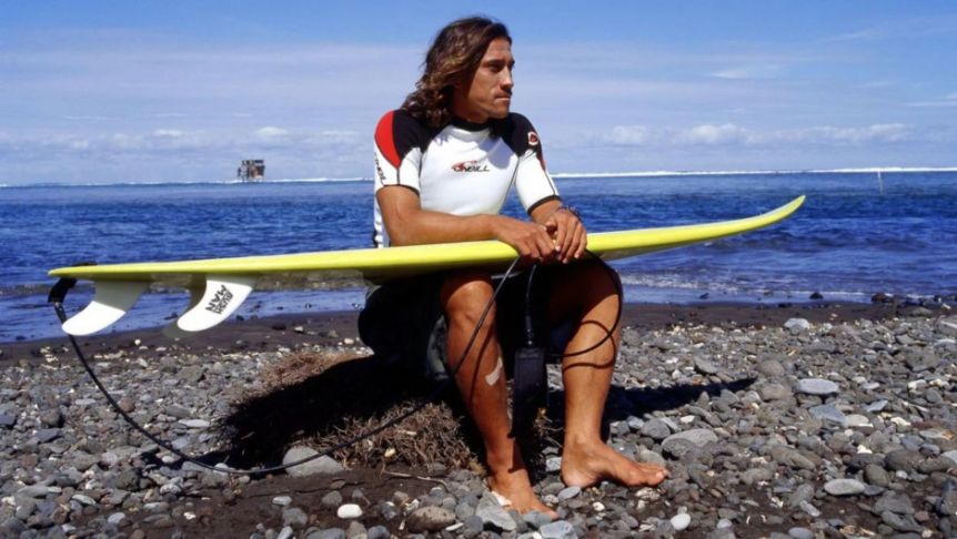 Tamayo Perry, reconocido surfista y actor, fallece trágicamente tras un ataque de tiburón