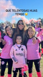 ¡La rompen! Las hijas de Cinthia Fernández salieron campeonas en un torneo juvenil de fútbol
