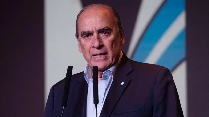 “Tendría que empezar a bajar impuestos”: el Gobierno cruzó directamente a Axel Kicillof