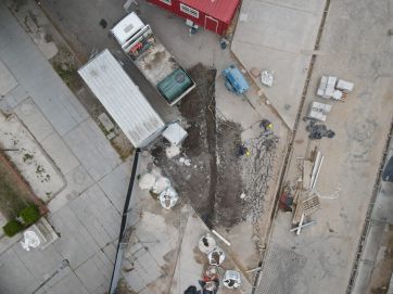 ¿Un caño que no entró en los cálculos?: se prolongan las obras en la calle “interminable”