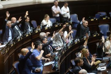 Endeudamiento desprendido, negociación estancada y cuarto intermedio en Diputados