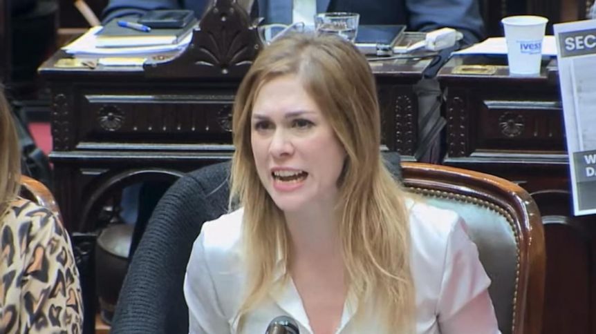 Delivery asesinado en Moreno: diputada libertaria fue a marchar y los vecinos la echaron
