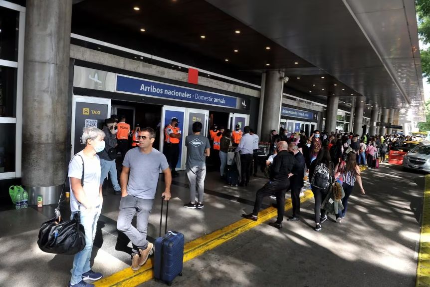 Medida de fuerza de controladores aéreos: cronograma de protestas y vuelos afectados