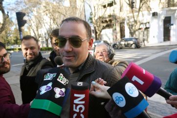 Los candidatos y dirigentes políticos pasan por las urnas