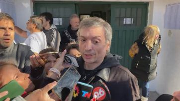 Los candidatos y dirigentes políticos pasan por las urnas