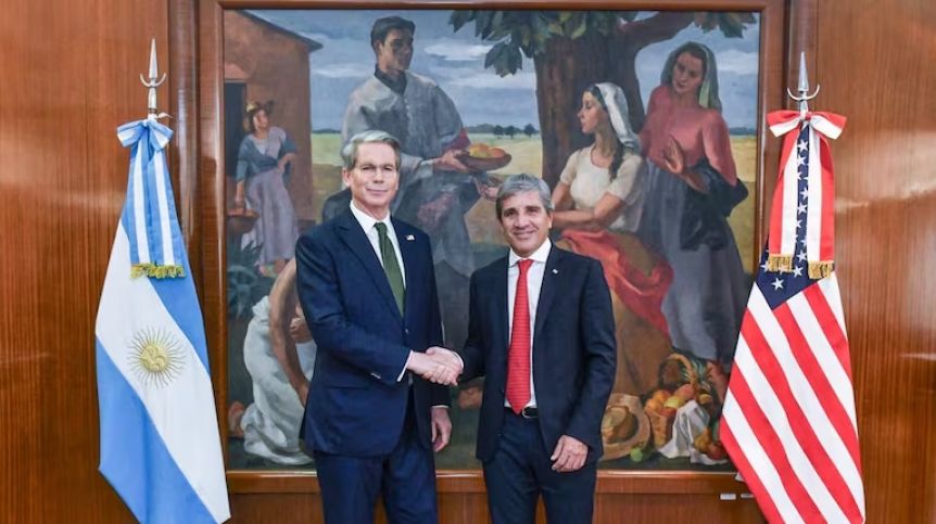 EE.UU. sigue con la intervención: compra de pesos y promesa de ayuda por 40.000 millones