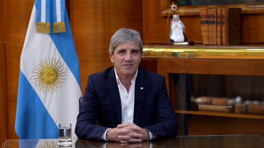 Caputo dio por cerrada la etapa de ajuste e impulsó las reformas laboral y tributaria