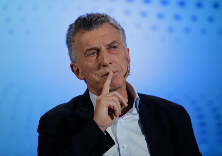 Reapareció Mauricio Macri: pidió construir “una nueva mayoría” y recibió la banca de Caputo