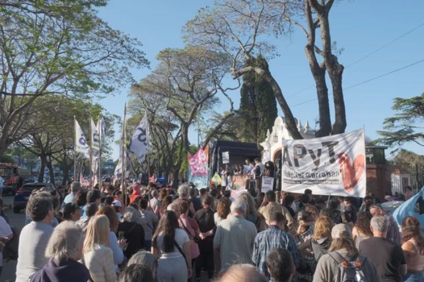 Teléfono para Milei: trabajadores del Garrahan fueron a protestar a la Quinta de Olivos