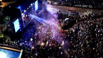 Milei cerró la campaña en Rosario pidiéndoles a los jóvenes que “sigan acompañando”