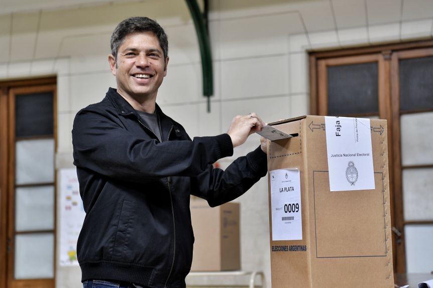 “Tienen mi telefono, úsenlo”: Kicillof emitió su voto y convocó al diálogo al Gobierno