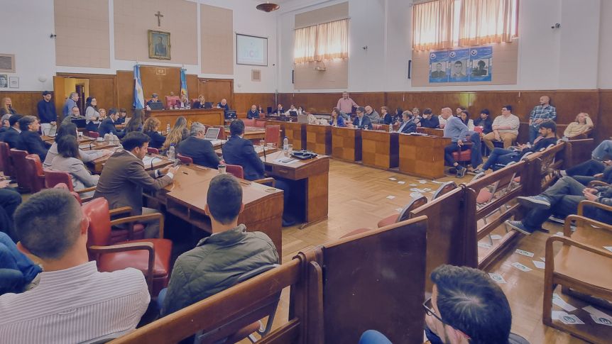 Tensión, chicanas y silencios estratégicos: la doble jornada del Concejo expuso las heridas de la política local