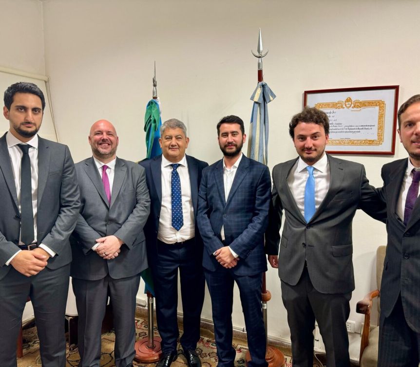 Guerra contra los tuiteros y un abanico de opciones para conducir