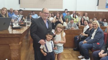 Entre ausencias y reclamos, se entregaron las medallas a los ediles que dejan el HCD