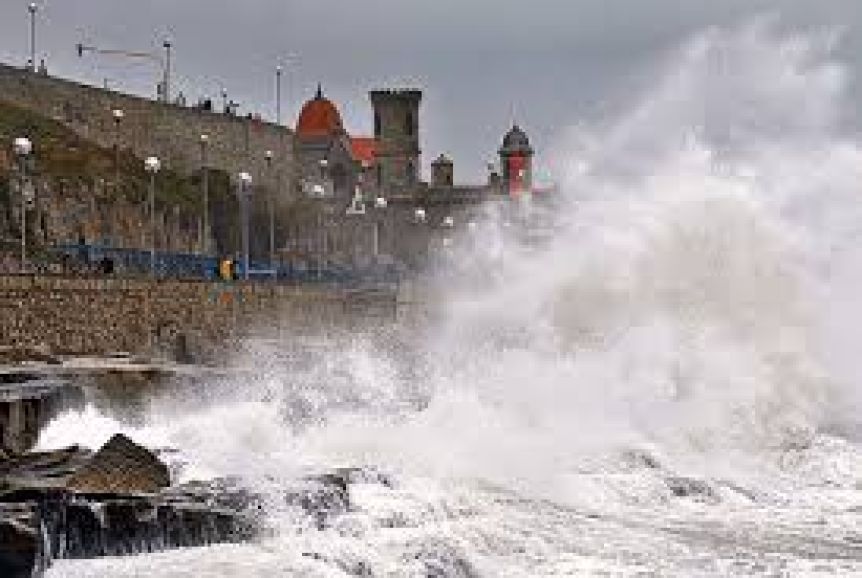Mini tsunami en la costa atlántica: un muerto en Mar Chiquita y destrozos en Mar del Plata