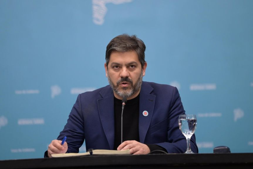 Con chicanas de por medio, Bianco cruzó al Gobierno por el abandono de obras públicas