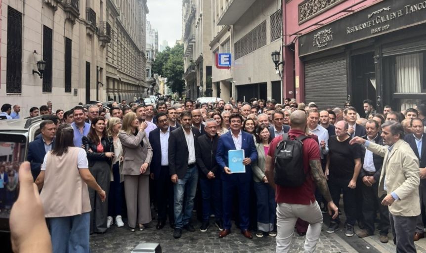 Los intendentes exigen que se distribuyan los impuestos coparticipables: “Si no, es delito”