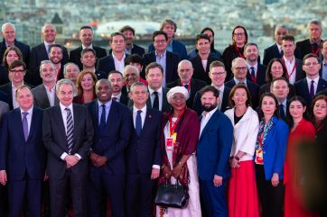 El presidente y el gobernador se fueron del país, pero no de la campaña