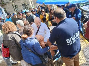 Prestadores de Servicios, PAMI y SIVARA realizaron protestas frente el Municipio