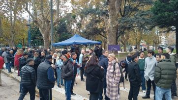 Tras el acto patrio, La Libertad Avanza realizó su “Cabildo Abierto” frente a la municipalidad