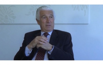 Mourelle quiere otorgarle favores a un financista investigado por lavado de dinero