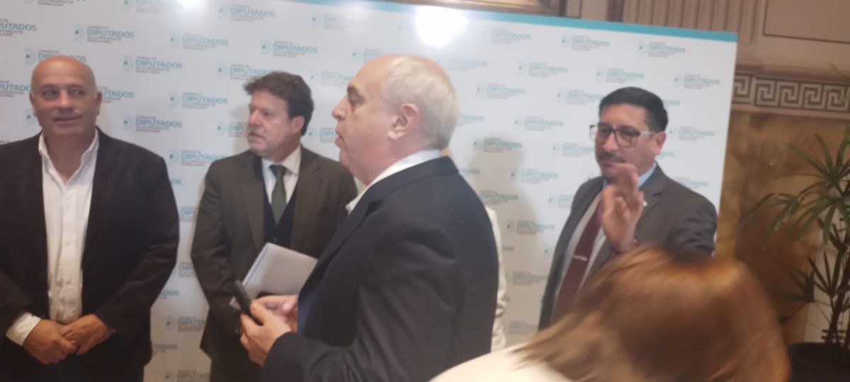 La oposición estalló por la sesión:
