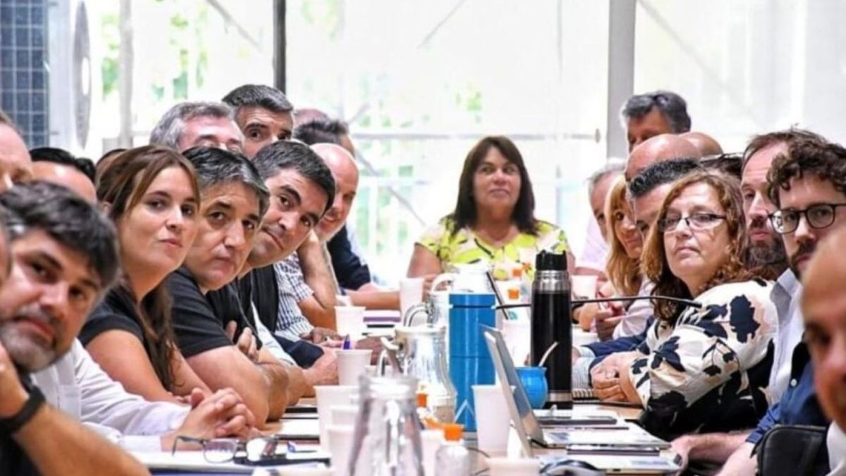 Salarios: los estatales se reúnen con la Provincia y los docentes esperarán un día más