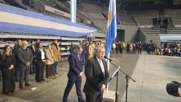 Neme encabezó el acto por el Día de la Bandera