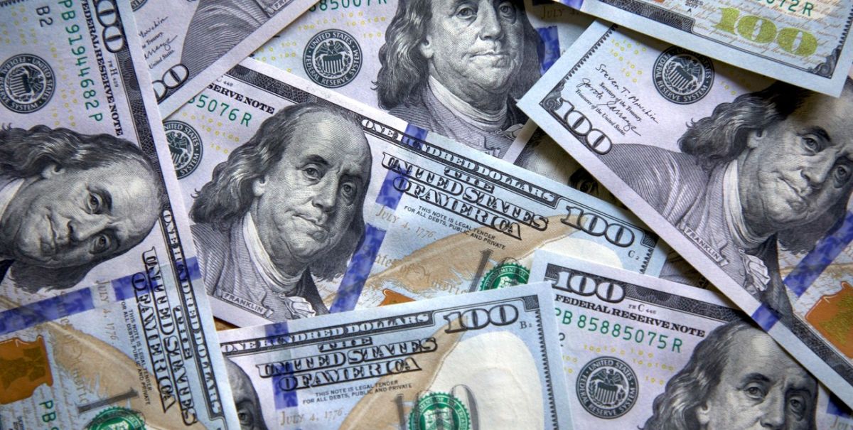 Dólar hoy: cerró en alza y el blue superó los $1.520