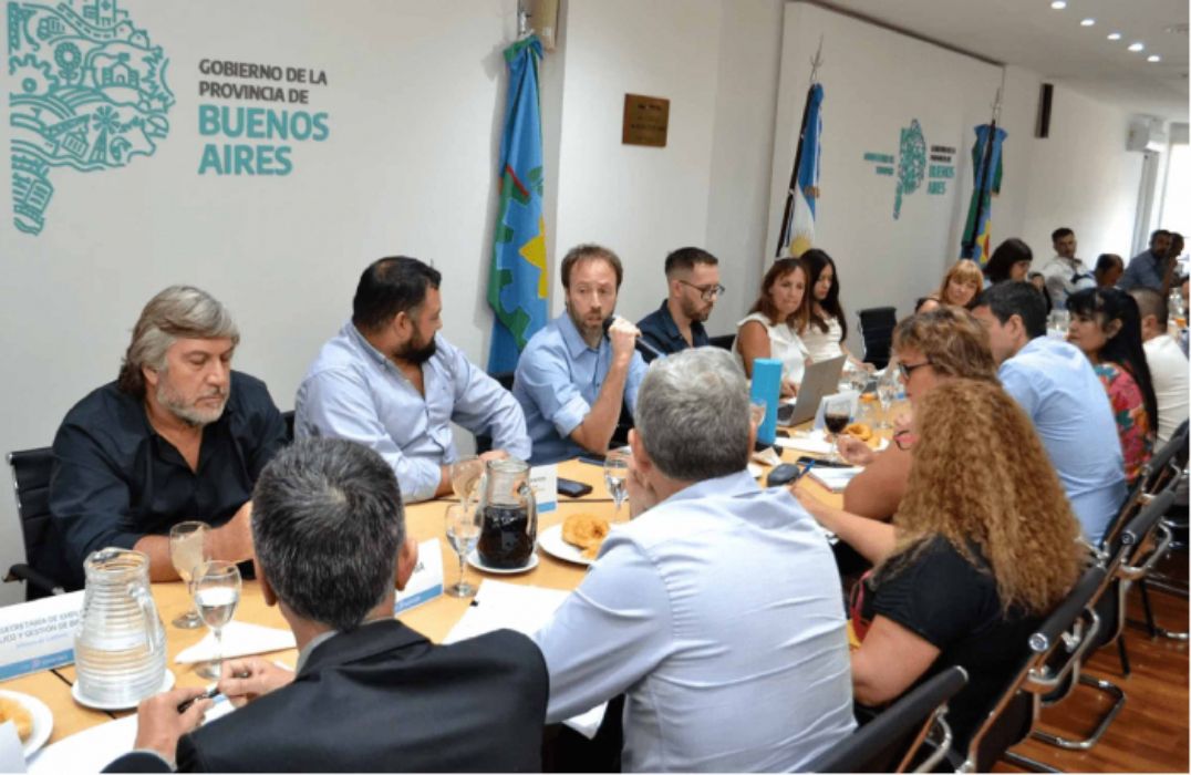 Estatales y docentes aceptaron la propuesta de Kicillof: 7% de aumento en dos tramos